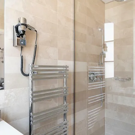 Le Presbytère 3* Paris